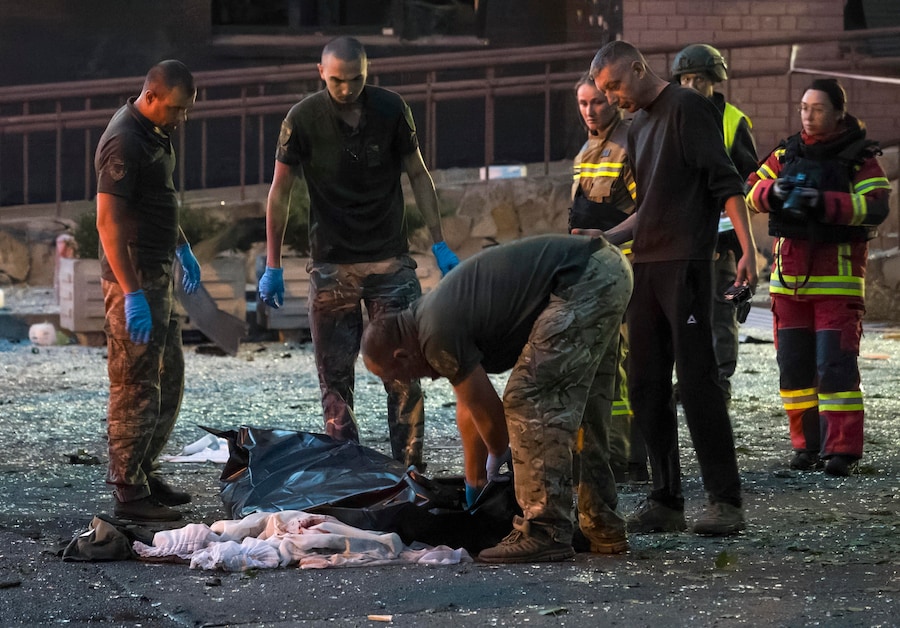 epa13145180 Experts inspect the body of a victim at the site of a Russian missile strike on a residential area in Kyiv, Ukraine, 01 August 2026, amid the Russian invasion. According to the State Emergency Service of Ukraine (SES), at least nine people were killed and 28 others injured, including four children, in a large-scale overnight Russian ballistic missile attack on Kyiv. EPA/MAXYM MARUSENKO (EPA)