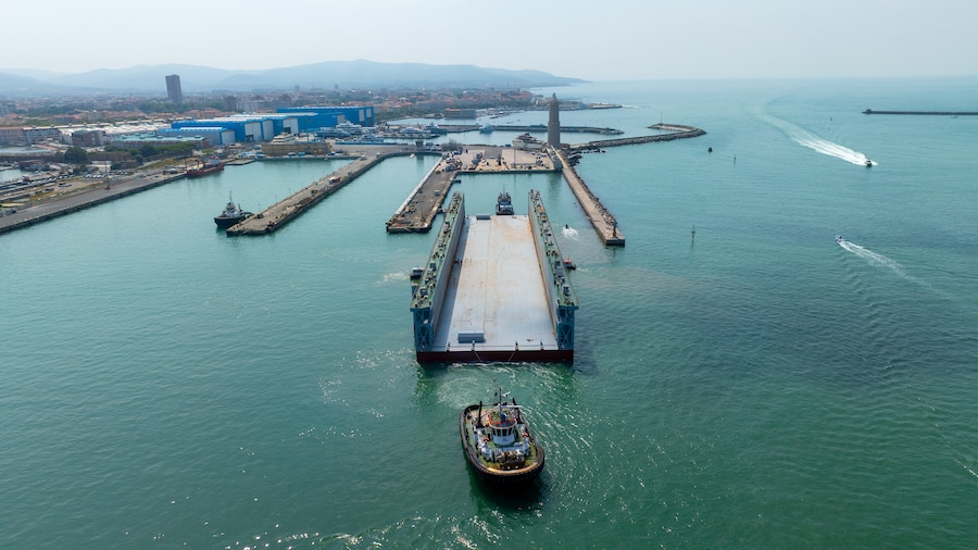Il bacino galleggiante di Livorno