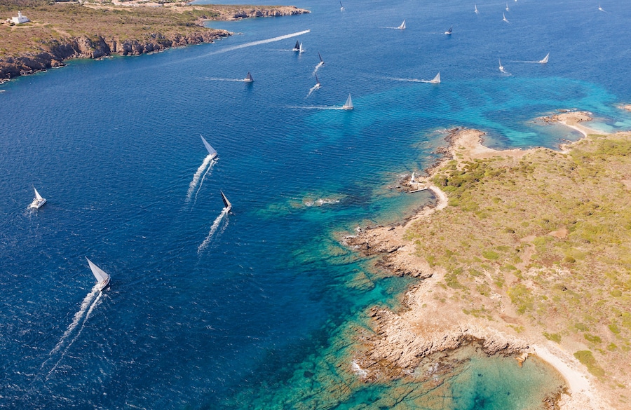 La regata dedicata alle imbarcazioni Nautor Swan si tiene ogni due anni in Costa Smeralda ed è organizzata dallo Yacht Club Costa Smeralda con il sostegno di Rolex. (© Rolex/Carlo Borlenghi)
