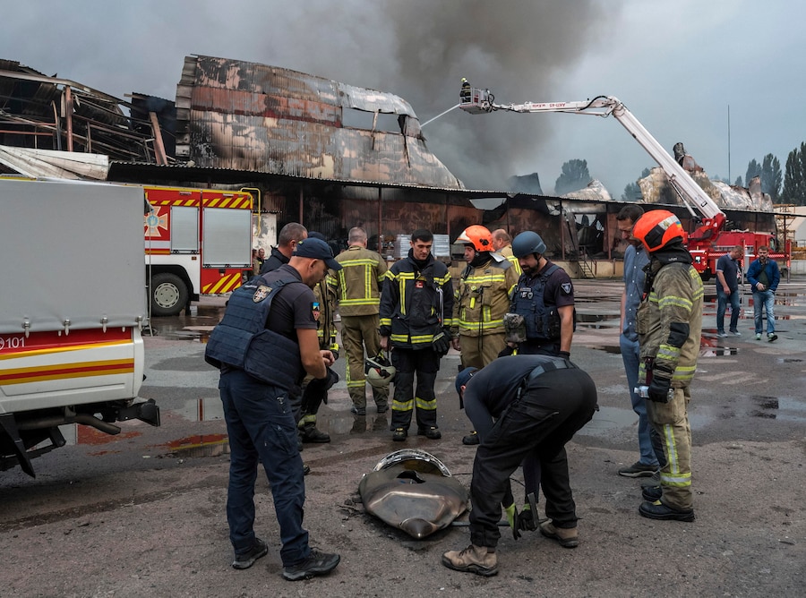 epa13151113 Ukrainian rescuers and experts look at a part of a missile at the site of a Russian missile strike on a postal logistics center in Kyiv, Ukraine, 05 August 2026, amid the Russian invasion. At least 17 people were killed, and more than 40 others were injured in a large-scale overnight Russian attack by ballistic missiles on Kyiv and its area, according to the Ukrainian State Emergency Service (SES). EPA/MAXYM MARUSENKO (EPA)