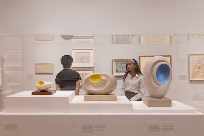 Le sculture a colori di Barbara Hepworth