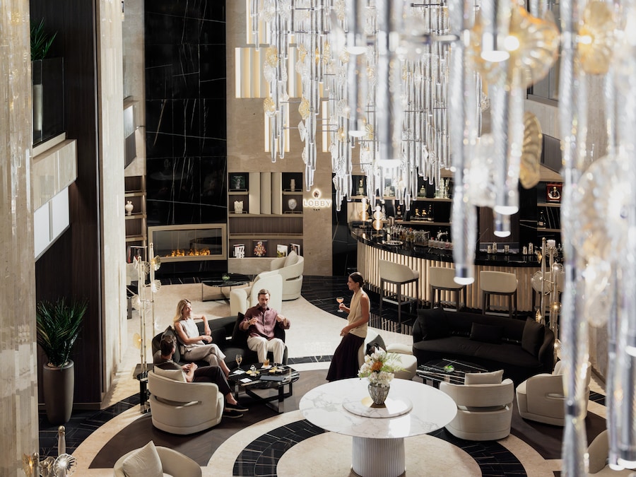 Explora III/ Lobby