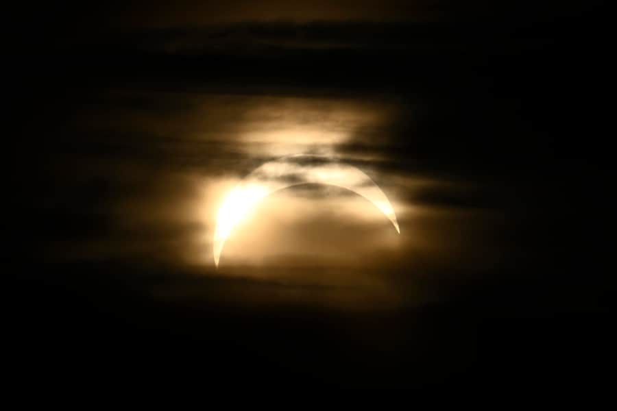 Il 12 agosto 2026, dall’Observatorielunden, nel centro di Stoccolma, in Svezia, si osserva un’eclissi solare parziale. (EPA/Fredrik Sandberg)