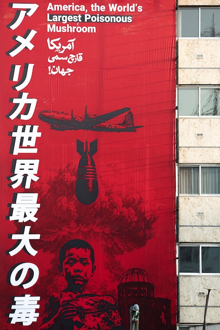 Un cartellone pubblicitario anti-statunitense su un edificio a Teheran, in Iran, 13 agosto 2026. Majid Asgaripour/WANA (West Asia News Agency) via REUTERS (via REUTERS)