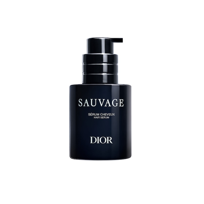 TESTA A POSTO Chiome forti con Sauvage Sérum Cheveux di Dior (50 ml, 82 €, su dior.com, Beauty Boutique Roma, Rinascente Milano Duomo, Tritone Roma, Torino e Firenze), siero professionale limited edition. Con una combinazione di polpa ed estratto oleoso di cactus, è efficace su capelli umidi o asciutti e, grazie alla formula acquosa, non li appesantisce.