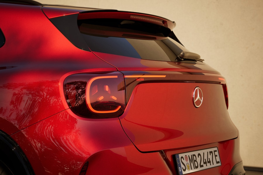  (Mercedes-Benz AG)