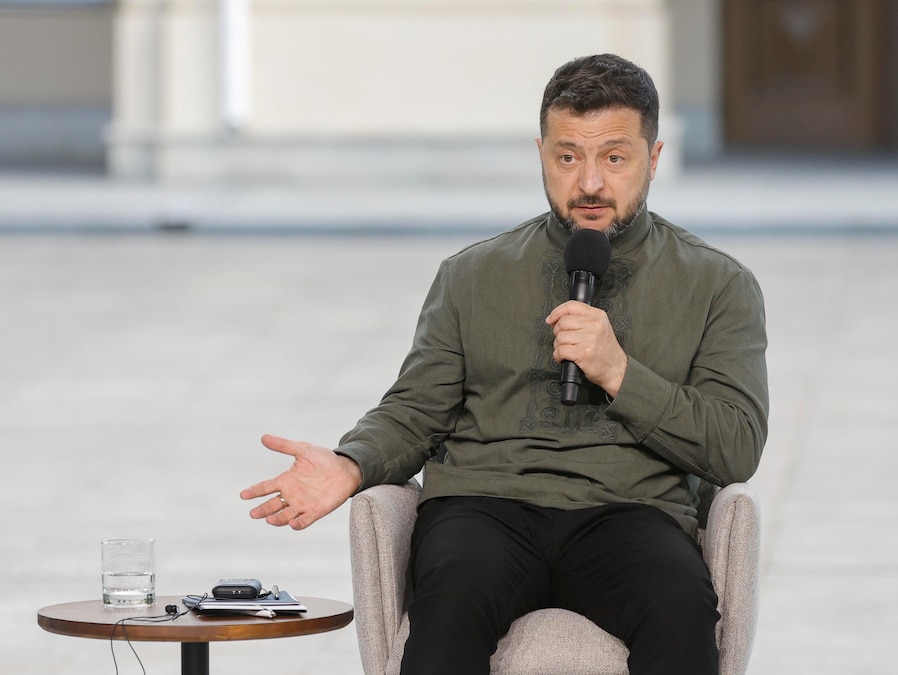 Il presidente ucraino Volodymyr Zelensky interviene durante una conferenza stampa congiunta al vertice Ucraina-Nordic-Baltic Eight (NB8) a Kiev, in Ucraina, il 23 agosto 2026. (EPA)