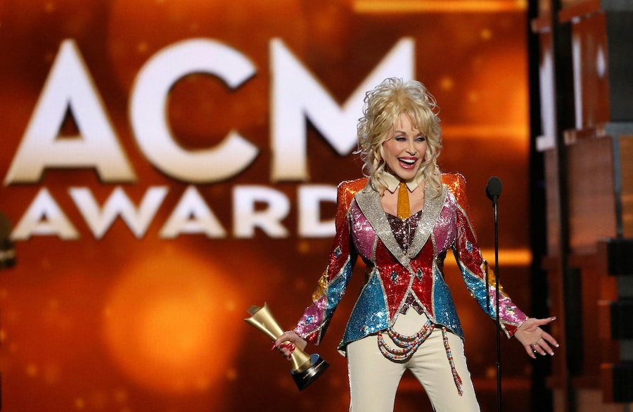 FILE PHOTO: Dolly Parton accepts the Tex Ritter Award during the 51st Academy of Country Music Awards in Las Vegas, Nevada April 3, 2016. REUTERS/Mario Anzuoni/File Photo (REUTERS)