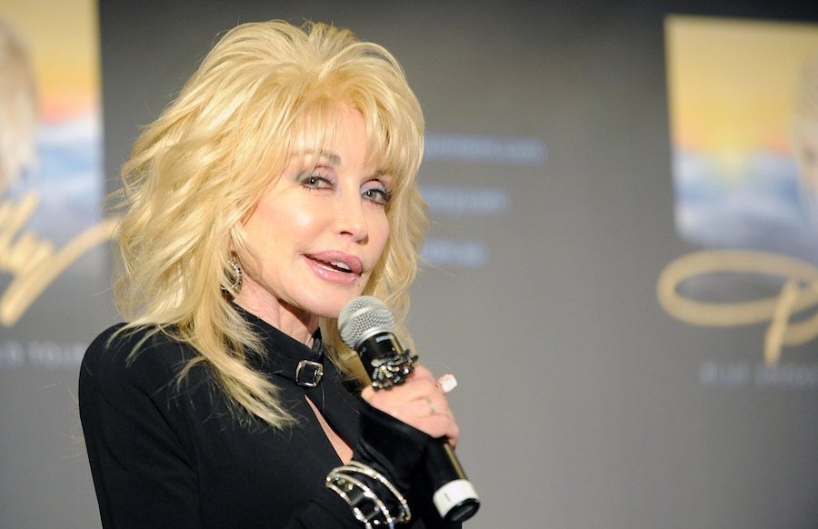 L'attrice e cantante statunitense Dolly Parton interviene durante una conferenza stampa a Melbourne, in Australia, l'11 febbraio 2014 (ripubblicata il 25 agosto 2026). La cantante country statunitense Dolly Parton è morta all'età di 80 anni, come ha annunciato la sua famiglia sui social media. EPA/JOE CASTRO (EPA)