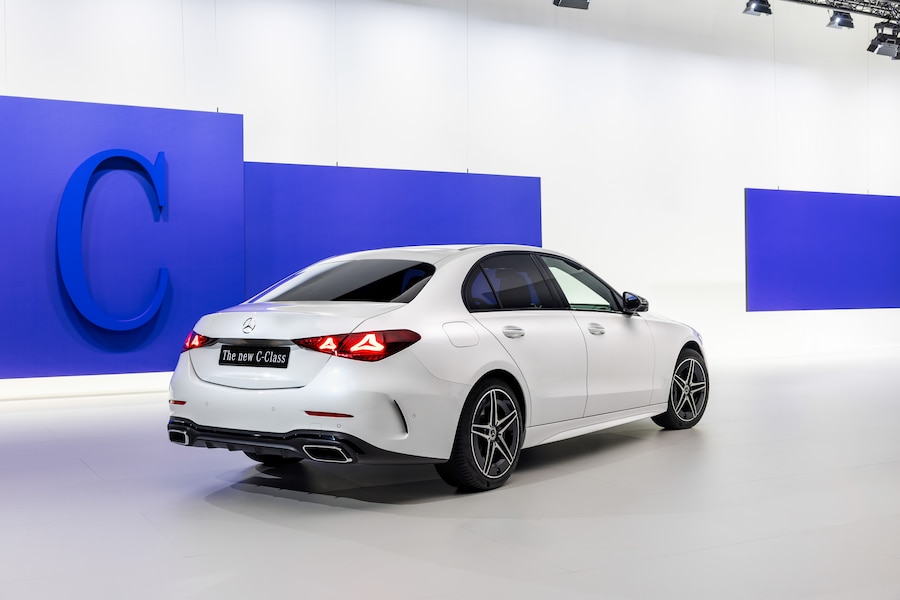  (Mercedes-Benz AG)