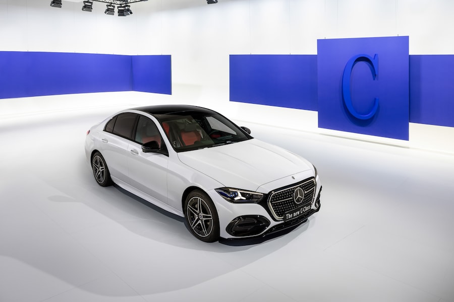  (Mercedes-Benz AG)
