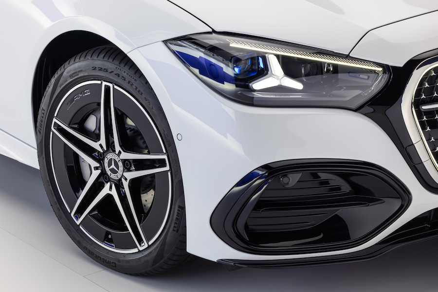  (Mercedes-Benz AG)