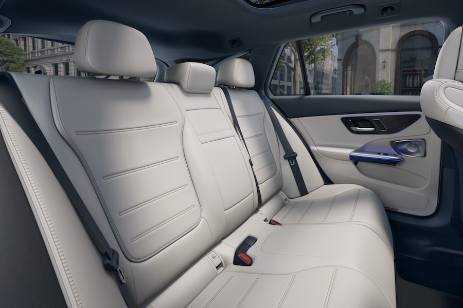  (Mercedes-Benz AG)
