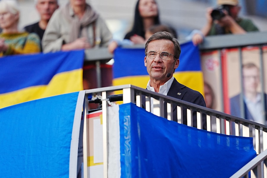Il primo ministro svedese Ulf Kristersson interviene in occasione della Festa dell’Indipendenza dell’Ucraina, celebrata con una manifestazione a Sergels Torg a Stoccolma, in Svezia, il 24 agosto 2026. (via REUTERS)