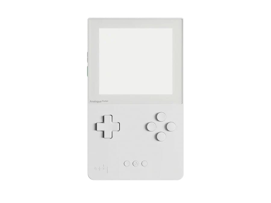 ANALOGUE POCKET La console ricostruisce l’hardware originale dei vecchi giochi e rende l’esperienza identica all’originale (239,99 $, store.analogue.co).
