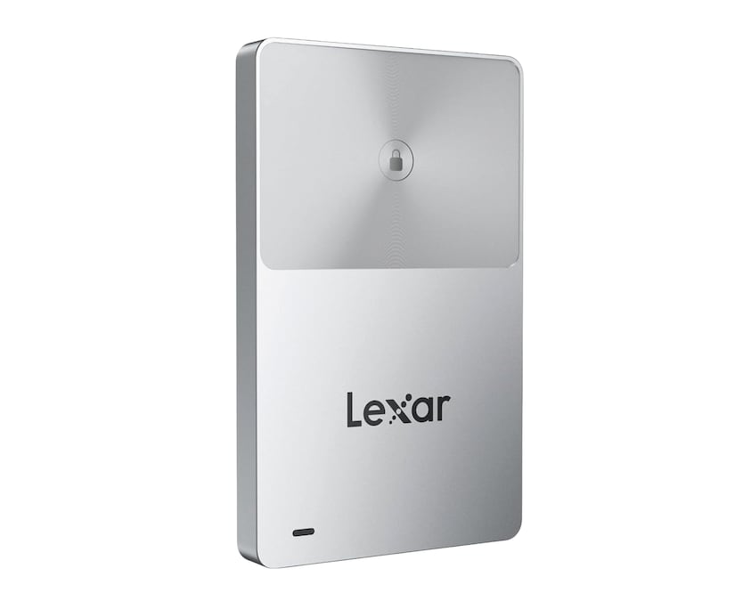 LEXAR TOUCHLOCK PORTABLE SSD CON 1TB Dispositivo di archiviazione ultra sicuro, con crittografia standard e autenticazione NFC con un solo tocco (149,99 €, amazon.it).