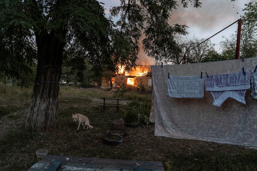 I condomini colpiti un attacco aereo russo nella città di Kramatorsk, in prima linea nella regione di Donetsk, Ucraina, 25 agosto 2026. (via REUTERS)