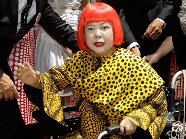 Morta a 97 anni l’artista giapponese Yayoi Kusama