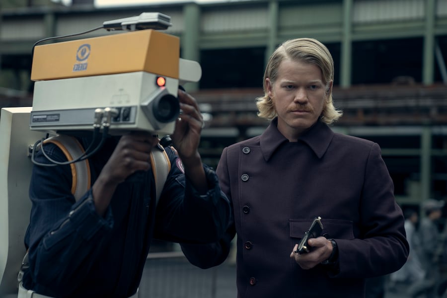 Jesse Plemons nei panni di Plutarch Heavensbee in *The Hunger Games: Sunrise on the Reaping*. Foto: Murray Close/Lionsgate (Murray Close/Lionsgate)