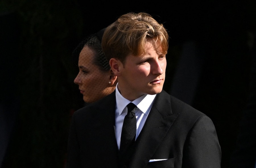 Il principe Sverre Magnus e la principessa ereditaria Ingrid Alexandra della Norvegia lasciano la cerimonia funebre del re Harald della Norvegia presso la Cattedrale di Oslo, a Oslo, Norvegia, il 9 settembre 2026. (REUTERS)