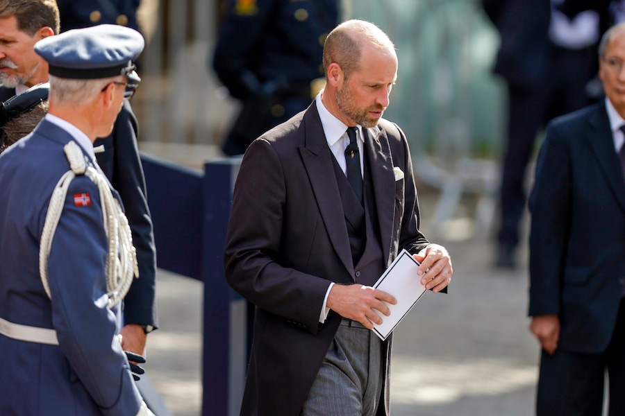 Il principe William d'Inghilterra segue la bara del re Harald V di Norvegia durante un corteo funebre dalla Cattedrale di Oslo alla cappella del castello di Akershus a Oslo, in Norvegia, mercoledì 9 settembre 2026. (APN)