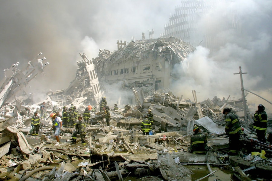 Le macerie dopo il crollo delle torri del World Trade Center di New York. (APN)