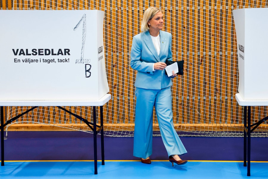 La leader del Partito Socialdemocratico Magdalena Andersson vota in un seggio elettorale a Nacka, in Svezia, domenica 13 settembre 2026. (Stefan Jerrevång/Agenzia TT News via AP) (APN)