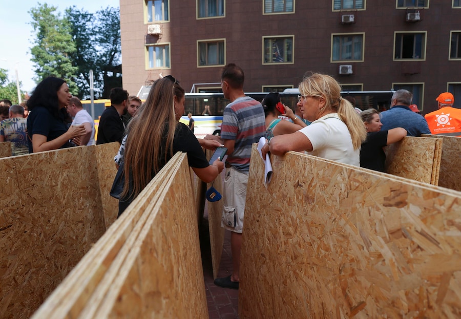epa13234108 Local residents receive plywood sheets to board up damaged windows in their flats following a Russian strike on a multi-storey residential building in Odesa, southern Ukraine, 12 September 2026, amid the ongoing Russian invasion. According to the Ukrainian State Emergency Service (SES), the Russian attack in Odesa injured at least 35 people, including an infant, and left two others missing. EPA/IGOR MASLOV (EPA)