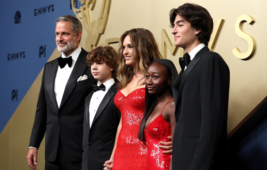 (da sinistra) Peter Hermann, Andrew Hermann, Mariska Hargitay, Amaya Hermann e August Hermann. (EPA)