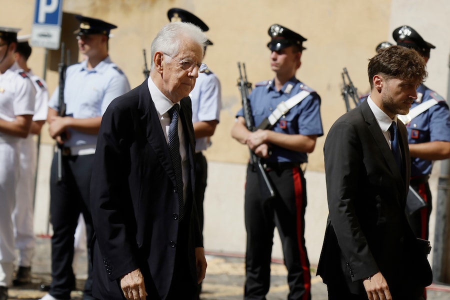 Funerale di Stato per Emma Bonino in Campidoglio, lÕarrivo di Mario Monti Ñ RomaÑItalia Ñ Marted“ 15 Settembre 2026 - Politica - (foto di Cecilia Fabiano/ LaPresse) , State Funeral for Emma Bonino in RomeÕs City Hall arrives of Mario Monti Ñ RomeÑ Italy , September 15 , Tuesday 2026 - Politics - (photo by Cecilia Fabiano/LaPresse) (LAPRESSE)