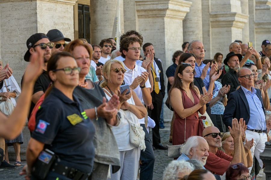 I Funerali di Stato di Emma Bonino trasmessi dal maxischermo in Piazza del Campidoglio. Martedì 15 Settembre. (LAPRESSE)