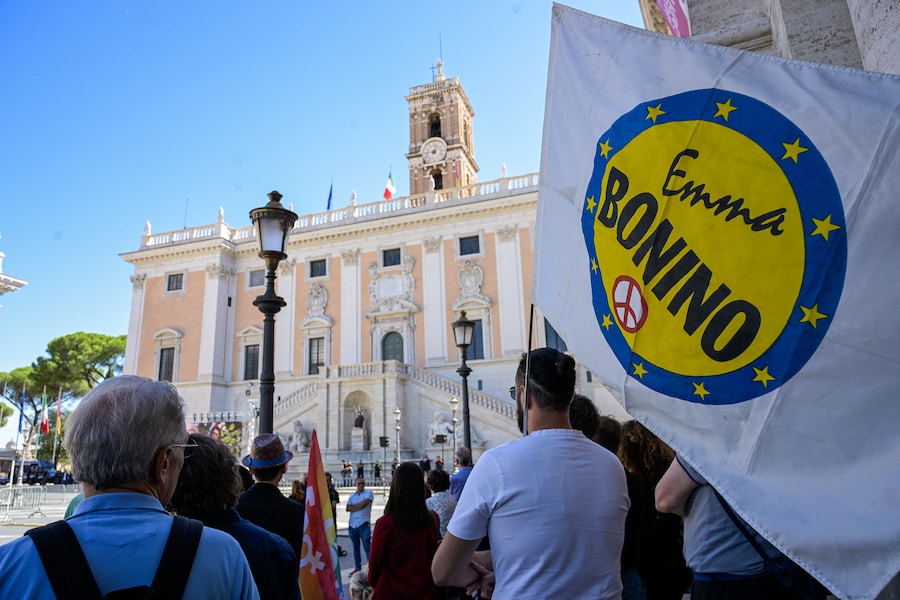 I Funerali di Stato di Emma Bonino trasmessi dal maxischermo in Piazza del Campidoglio. Martedì 15 Settembre. (LAPRESSE)