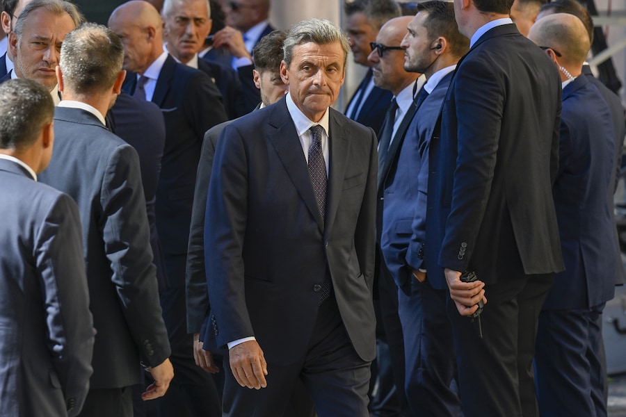 Carlo Calenda ai funerali di Emma Bonino. (7146)