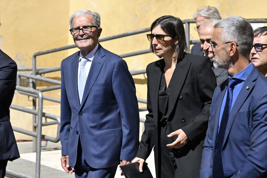 Romano Prodi ed Elly Schlein ai funerali di Emma Bonino. (7146)