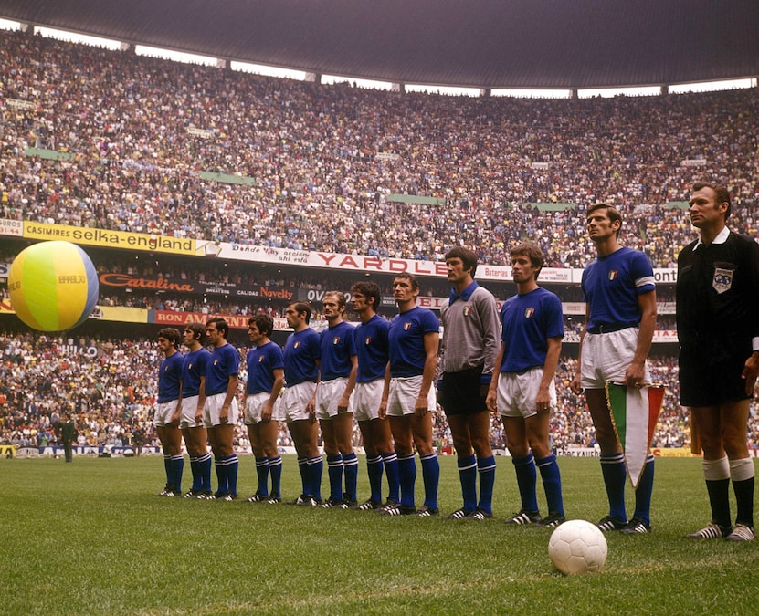Campionati del Mondo di Calcio - Mondiali - Finale - Italia-Brasile 1-4 nella foto la formazione dell' Italia da destra a sinistra Giacinto Facchetti, Roberto Rosato, il portiere Enrico Albertosi, Luigi Gigi Riva, Angelo Domenghini, Sandro Mazzola, Tarcisio Burgnich, Giancarlo de Sisti, Pierluigi Cera, Roberto Boninsegna, Mario Bertini. (16878)
