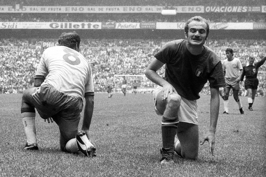 Citta' del Messico, 21/06/1970. Campionati del mondo di calcio - Mondiali - Brasile-Italia 4-1 - Finale - nella foto Gerson e Sandro Mazzola. (16878)
