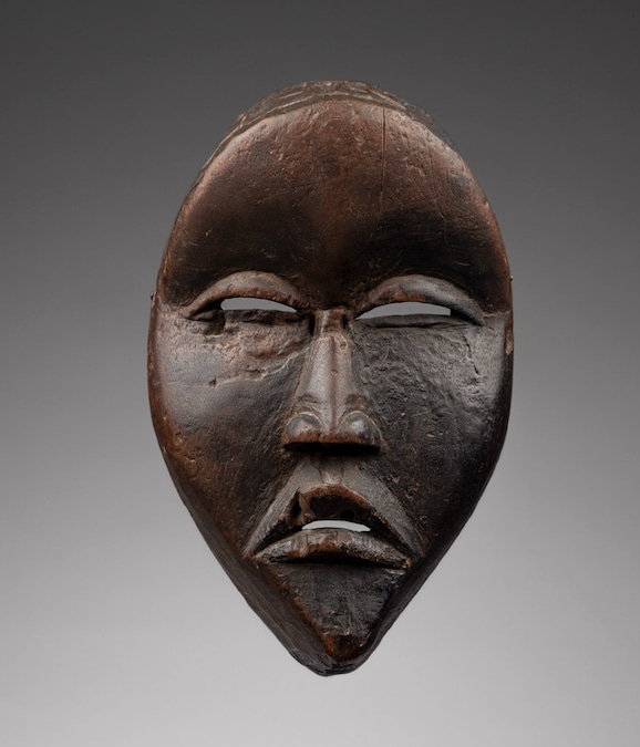 Maschera Mano, messa in vendita a 80.000 euro Liberia Galleria Malik Courtesy Galleria Malik