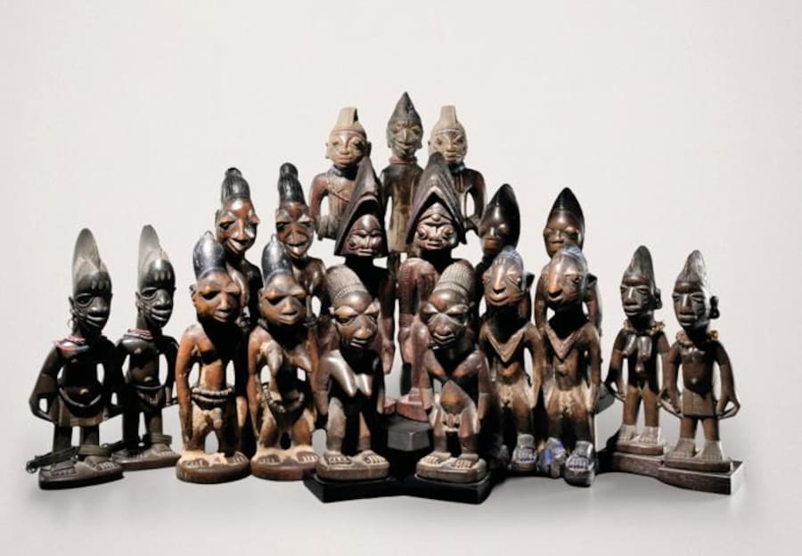 Figure Yoruba messe in vendita a prezzi compresi tra i 2.000 e i 10.000 euro. Nigeria Galleria Philippe Ratton Courtesy Galleria Philippe Ratton
