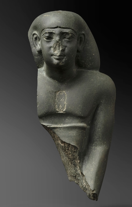 Scultura raffigurante un dignitario messa in vendita a 45.000 euro Antico Egitto Galleria Harmakis Courtesy Galleria Harmakis