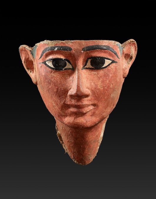 Maschera per un sarcofago messa in vendita un poco oltre i 20.000 euro Antico Egitto Galleria Eberwein Courtesy Galleria Eberwein