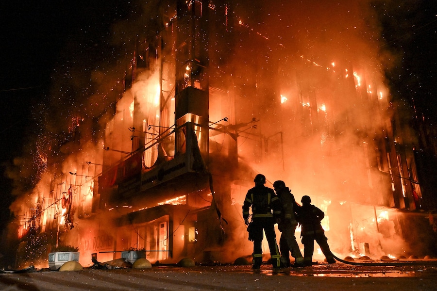 Un centro commerciale colpito durante la notte da un attacco russo con i droni a Zaporizhzhia, Ucraina, il 21 settembre 2026. (REUTERS)