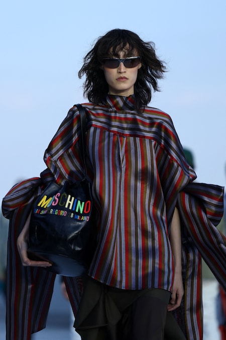A model presents a creation from the Moschino Spring/Summer 2027 collection during Fashion Week in Milan, Italy, September 25, 2026. REUTERS/Claudia Greco (REUTERS)