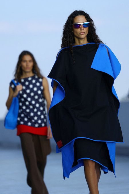 A model presents a creation from the Moschino Spring/Summer 2027 collection during Fashion Week in Milan, Italy, September 25, 2026. REUTERS/Claudia Greco (REUTERS)