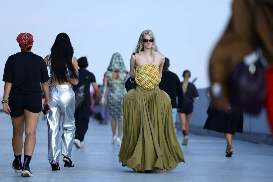 A model presents a creation from the Moschino Spring/Summer 2027 collection during Fashion Week in Milan, Italy, September 25, 2026. REUTERS/Claudia Greco (REUTERS)