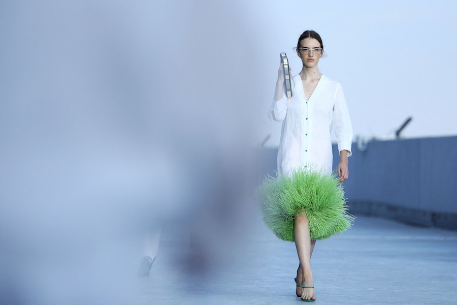A model presents a creation from the Moschino Spring/Summer 2027 collection during Fashion Week in Milan, Italy, September 25, 2026. REUTERS/Claudia Greco TPX IMAGES OF THE DAY (REUTERS)