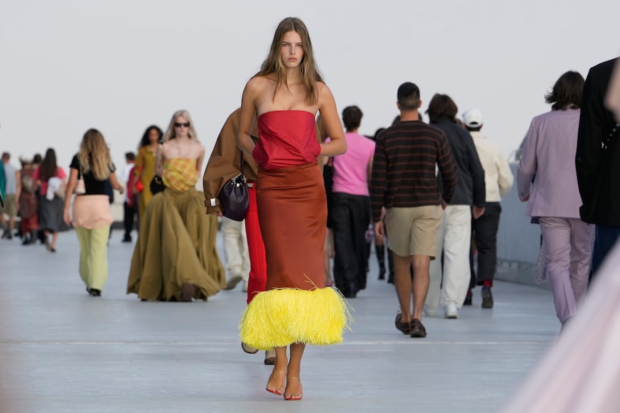 A model wears a creation part of the Moschino women's Spring-Summer 2027 collection, presented in Milan, Italy, Friday, Sept. 25, 2026. (AP Photo/Luca Bruno) (APN)
