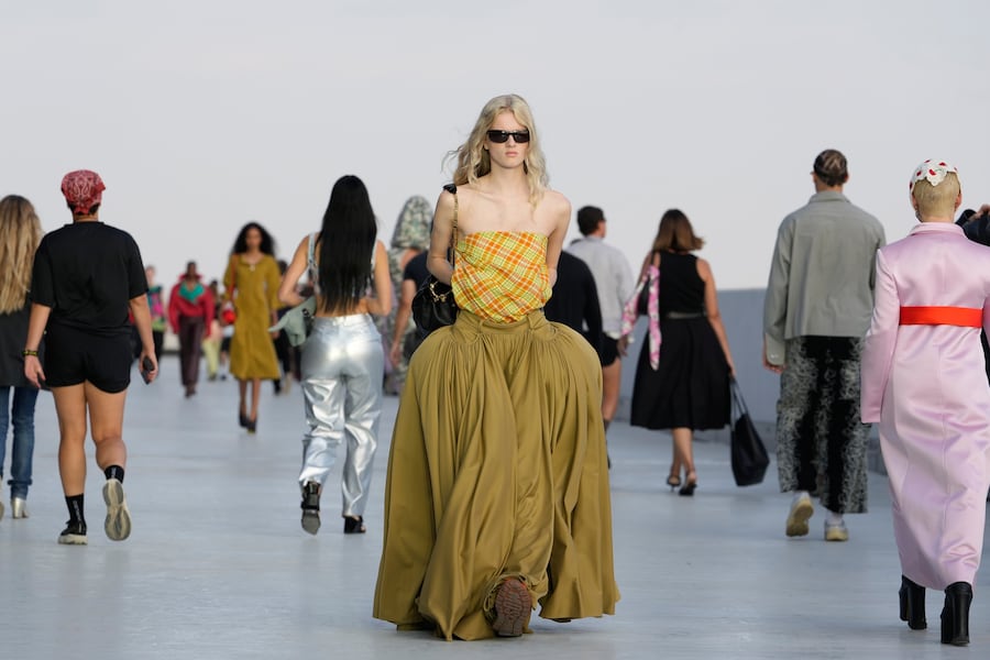 A model wears a creation part of the Moschino women's Spring-Summer 2027 collection, presented in Milan, Italy, Friday, Sept. 25, 2026. (AP Photo/Luca Bruno) (APN)