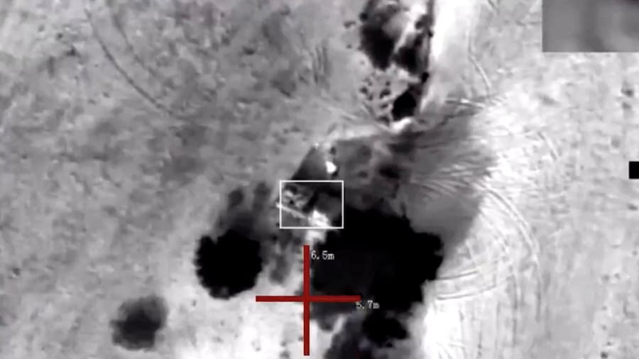In uno screenshot senza data tratto da un video pubblicato sui social media il 27 settembre 2026, un’area bersaglio appare nel mirino; secondo il Centro stampa delle Forze armate yemenite, l’immagine mostra attacchi aerei contro le postazioni delle milizie Houthi. Centro stampa delle Forze armate yemenite/via REUTERS (via REUTERS)