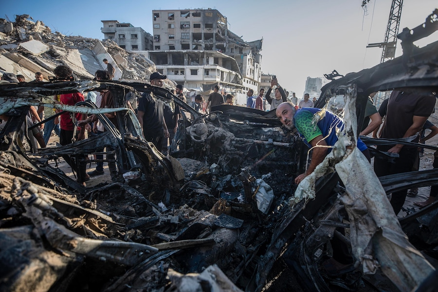 L’auto distrutta dopo essere stata colpita dall’esercito israeliano nella città di Gaza, il 27 settembre 2026. Secondo un rapporto del Ministero della Salute di Gaza, un palestinese è rimasto ucciso e altri due sono rimasti feriti nel raid aereo israeliano. EPA/MOHAMMED SABER (EPA)