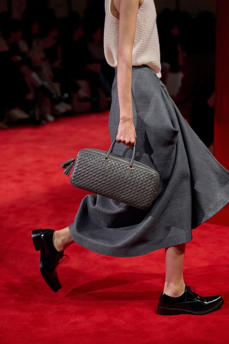 Bottega Veneta. Borsa a mano orizzontale con mono manico e intreccio signature